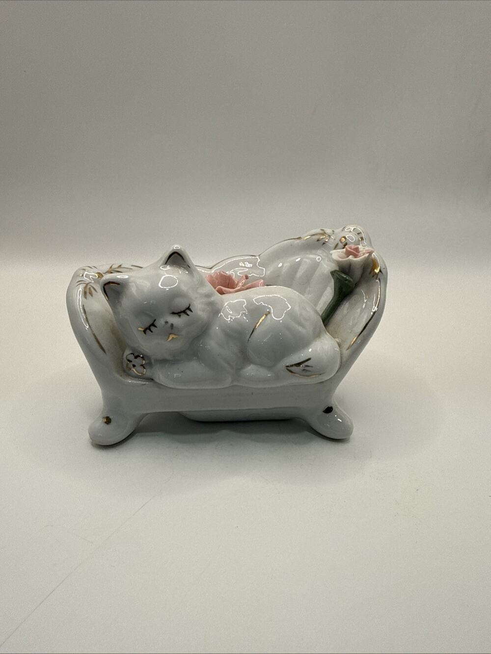 Vintage Porcelain Persian Cat Sleeping on Couch Floral Figurine 4.75" White Gold